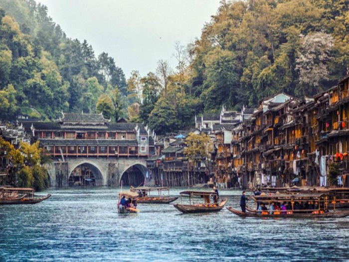 Du lịch Trung Quốc ghé Phượng Hoàng cổ trấn