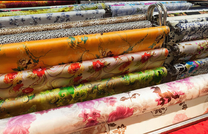 Du lịch Thượng Hải mua gì - vải quý